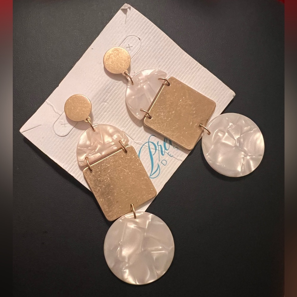 Premier Designs💥Rare~NWT~SOLD OUT💥Vintage Art Deco Gold Tone White  Earrings